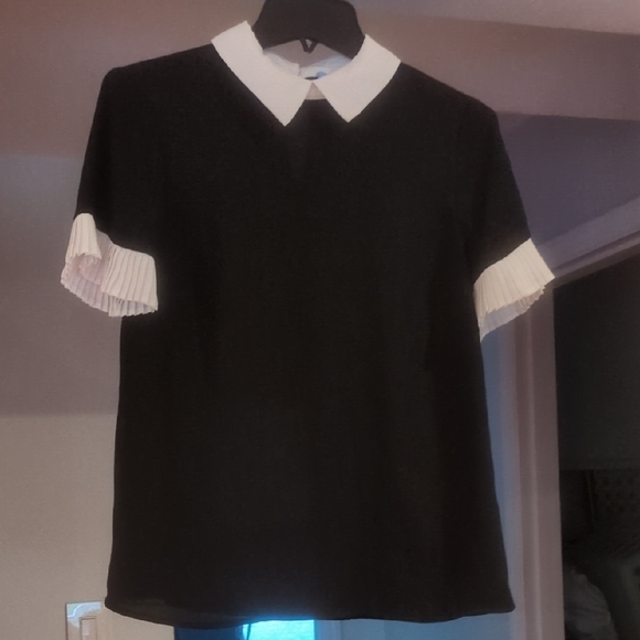 CeCe Black and White Collared Top - Picture 1 of 3